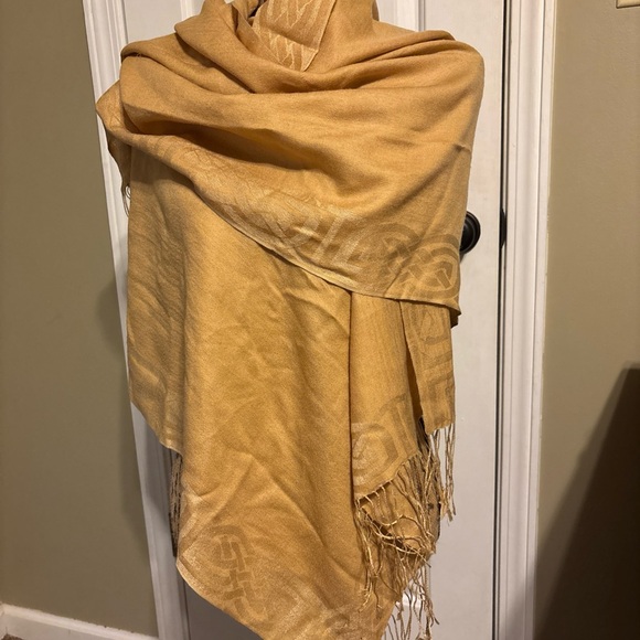 Patrick Frances Elegant yellow wool/silk blend Scarf with Fringe 24”x69” - Picture 1 of 5